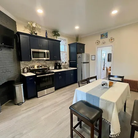 New York City Private Bedroom Near Free Ferry Boat!